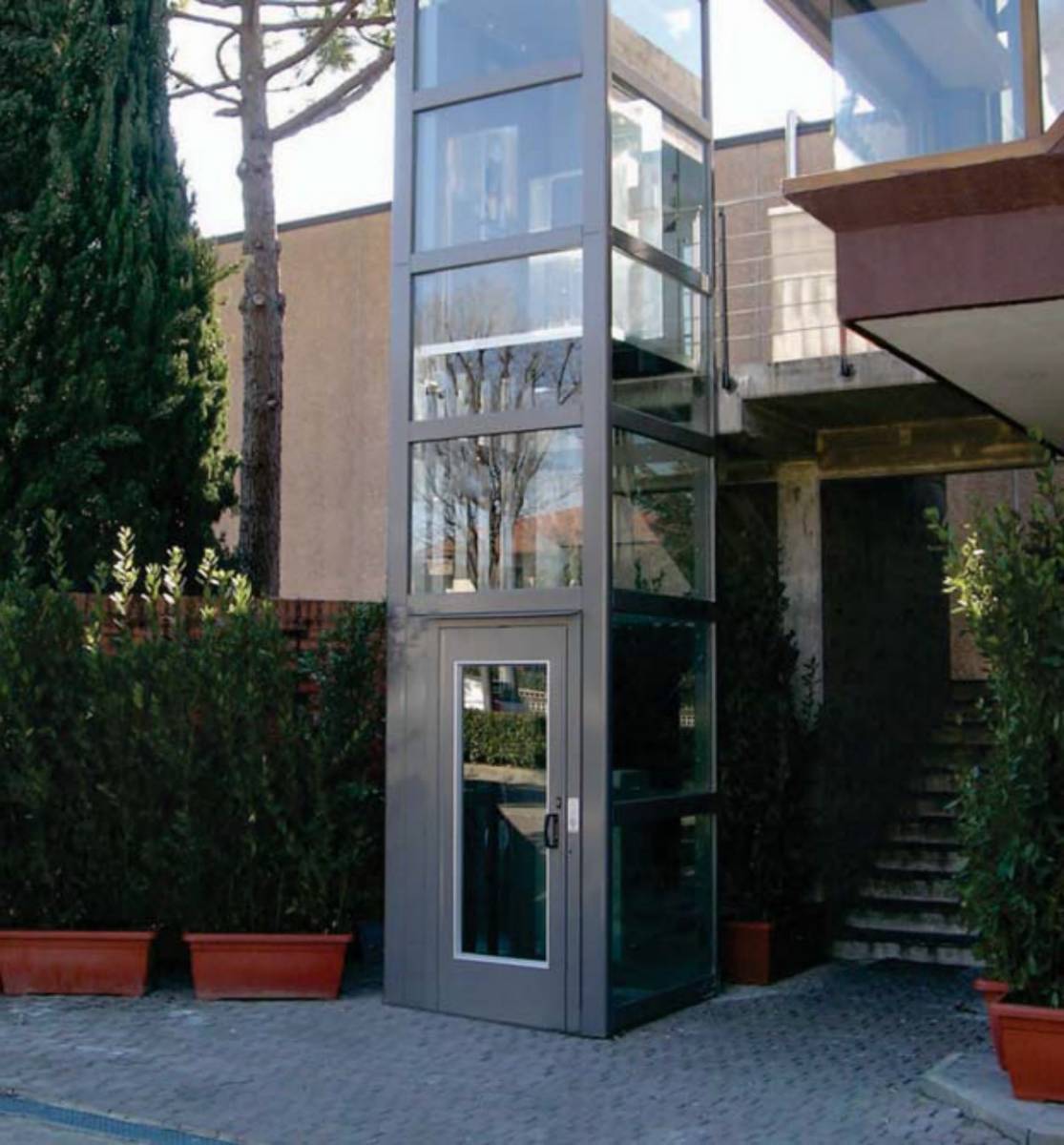 Installation ascenseur privé devant une maison Bordeaux