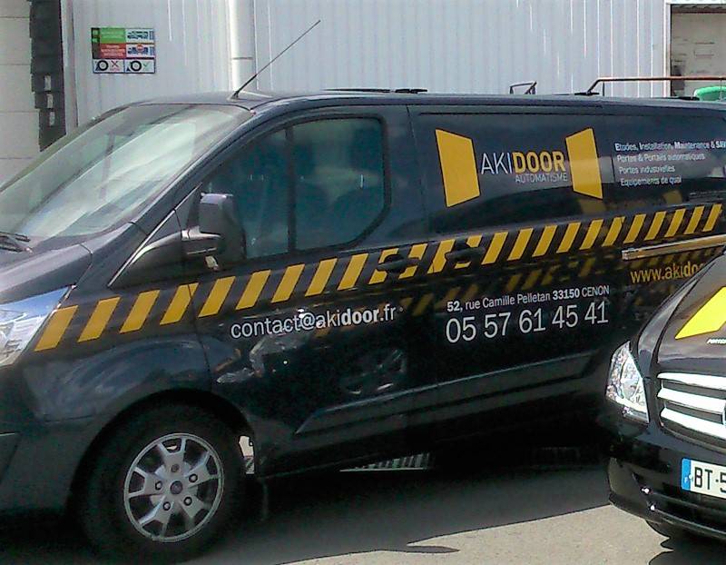 Contacter une entreprise pour le dépannage d'une porte sectionnelle à Mérignac