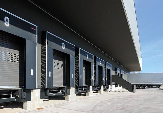 Contacter une entreprise pour le dépannage d'une porte sectionnelle à Mérignac