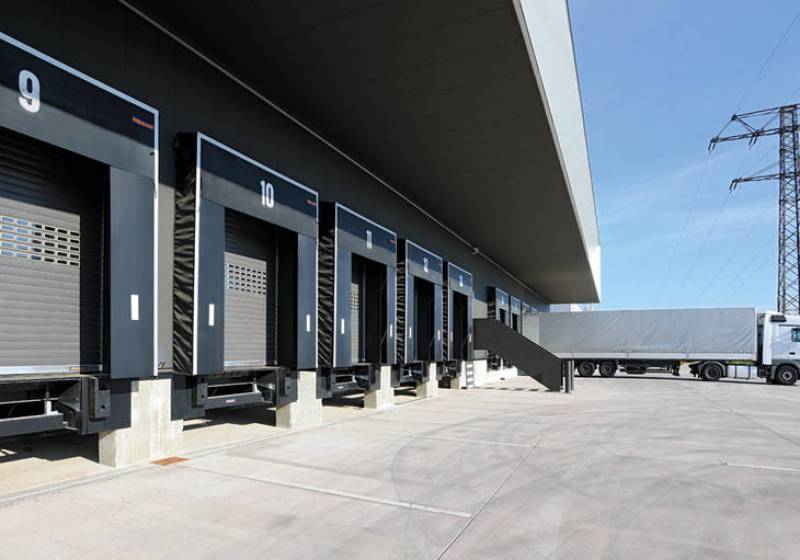 Maintenance de porte sectionnelle de hangar et entrepôt Pessac